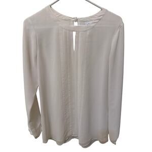 Cabi Women's Cream Flowy Blouse Size Small Luxury Classic Coastal Grandmother